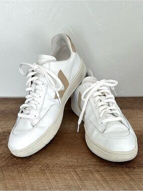 Veja Men's Sneakers Size 10.5 V-12
White Sable EUR 44 Mens Designer
Low Tops